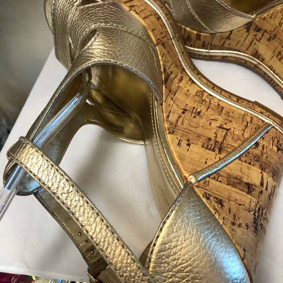SOLD ❤️BCBGeneration Gold Metallic Wedges 11 - Picture 3 of 8